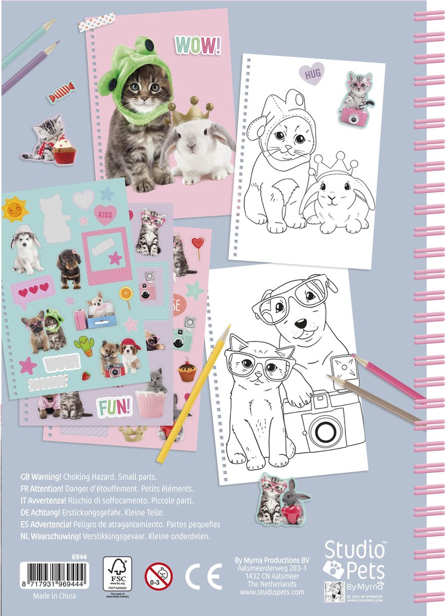 Studio Pets |   & stickerboek | 28 honden kleurplaten | 5 stickervellen